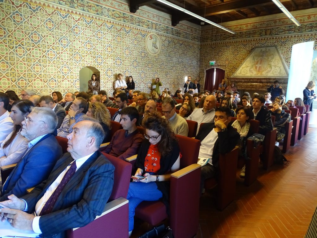 sala del camino - palazzo del broletto 02